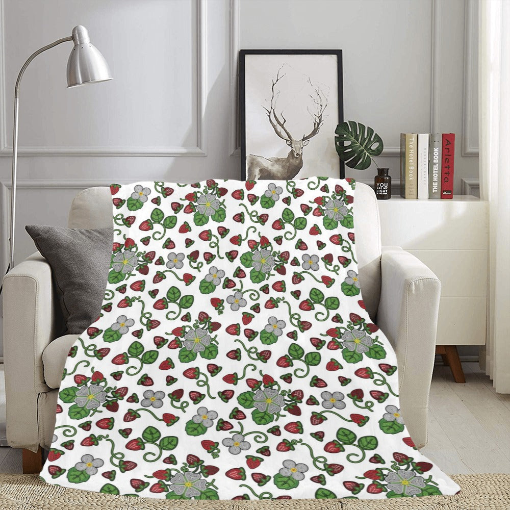 Strawberry Dreams White X-Large Micro Fleece Blanket