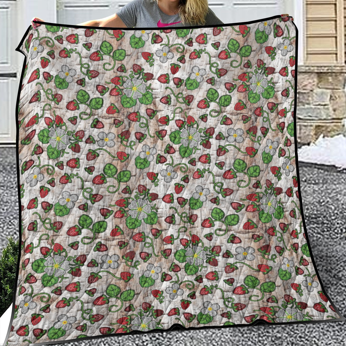 Strawberry Dreams Br Bark Lightweight Quilt