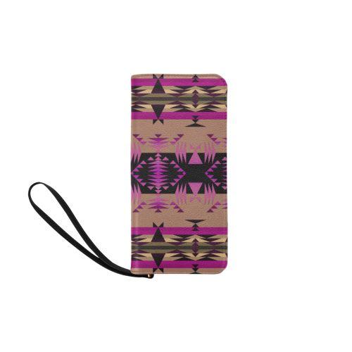 Between the Mountains Clutch