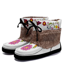 Load image into Gallery viewer, Floral Maskwa White Leather MocLux Short Style with Fur
