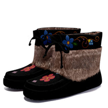 Load image into Gallery viewer, Flower Beadwork People Black Leather MocLux Short Style with Fur
