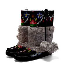 Load image into Gallery viewer, Beaded Gifts Real Black Leather MocLux with Fur
