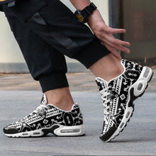 Load image into Gallery viewer, Chiefs Mountain Black and White Niowaa Air Cushion Shoes
