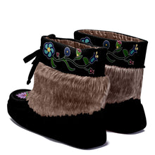 Load image into Gallery viewer, Winter Fire Black Leather MocLux Short Style with Fur
