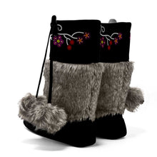 Load image into Gallery viewer, Beaded Gifts Real Black Leather MocLux with Fur
