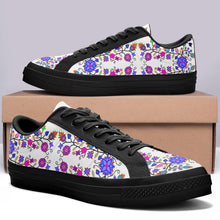 Load image into Gallery viewer, Floral Beadwork Seven Clans White Aapisi Low Top Canvas Shoes Black Sole
