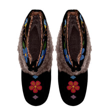 Load image into Gallery viewer, Flower Beadwork People Black Leather MocLux Short Style with Fur
