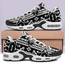 Load image into Gallery viewer, Chiefs Mountain Black and White Niowaa Air Cushion Shoes
