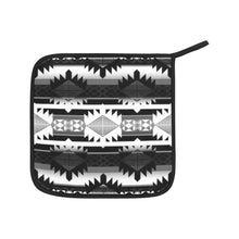 Load image into Gallery viewer, Okotoks Black and White Oven Mitt &amp; Pot Holder
