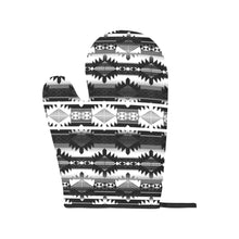 Load image into Gallery viewer, Okotoks Black and White Oven Mitt &amp; Pot Holder
