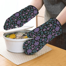 Load image into Gallery viewer, Berry Picking Oven Mitt &amp; Pot Holder
