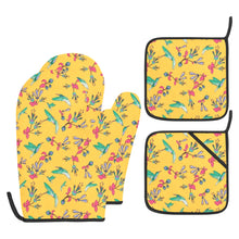 Load image into Gallery viewer, Swift Pastel Yellow Oven Mitt &amp; Pot Holder
