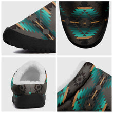 Load image into Gallery viewer, Cree Confederacy Ikinnii Indoor Slipper 49 Dzine 
